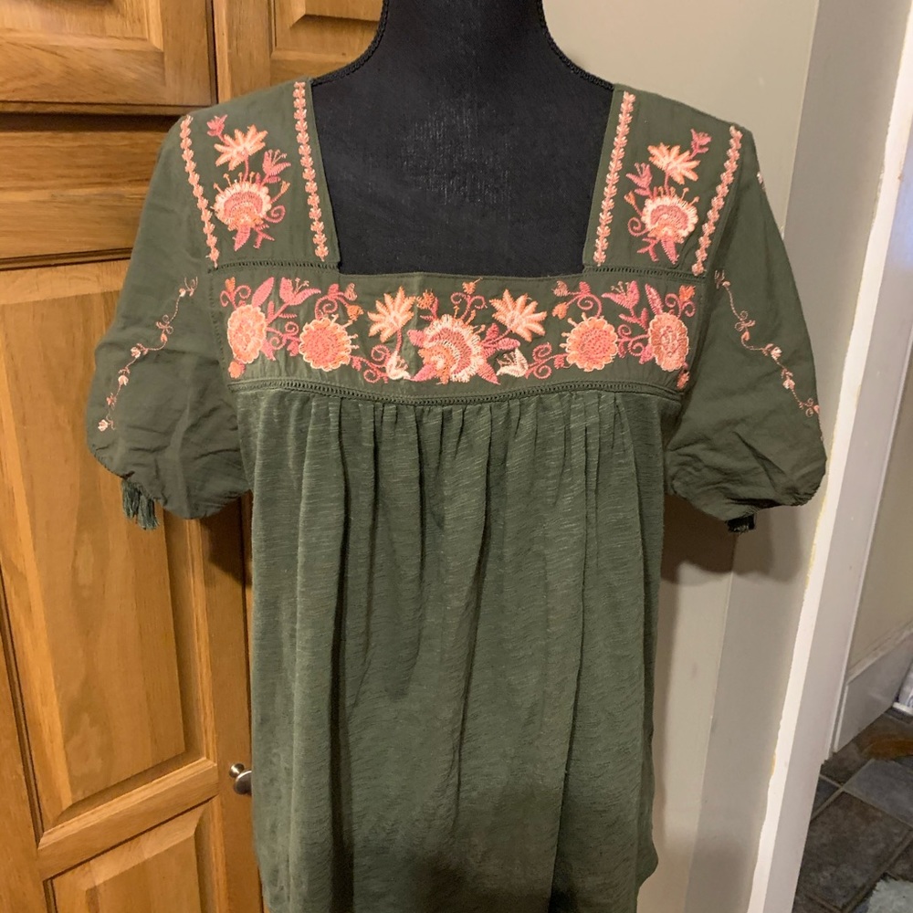 Worn twice super soft fun top